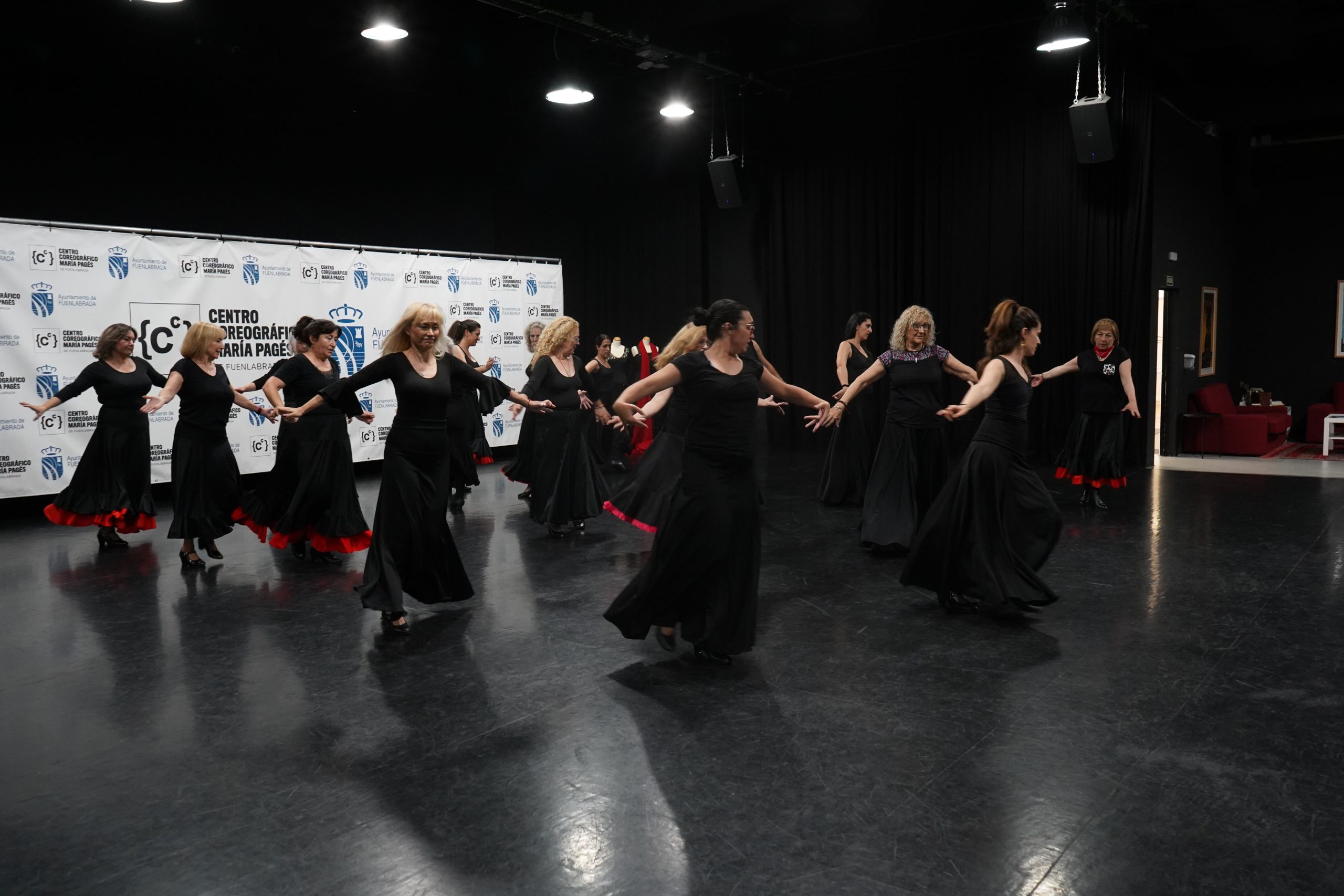 Día Internacional de la Danza. Muestra pública del taller “Alguien abre una puerta”. Danza flamenca para mujeres