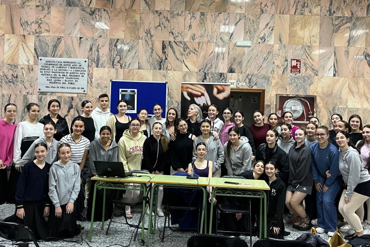 HABLANDO DE DANZA FLAMENCA CON LOS ALUMNOS DEL CONSERVATORIO PROFESIONAL MUNICIPAL DE DANZA DE RIBA-ROJA