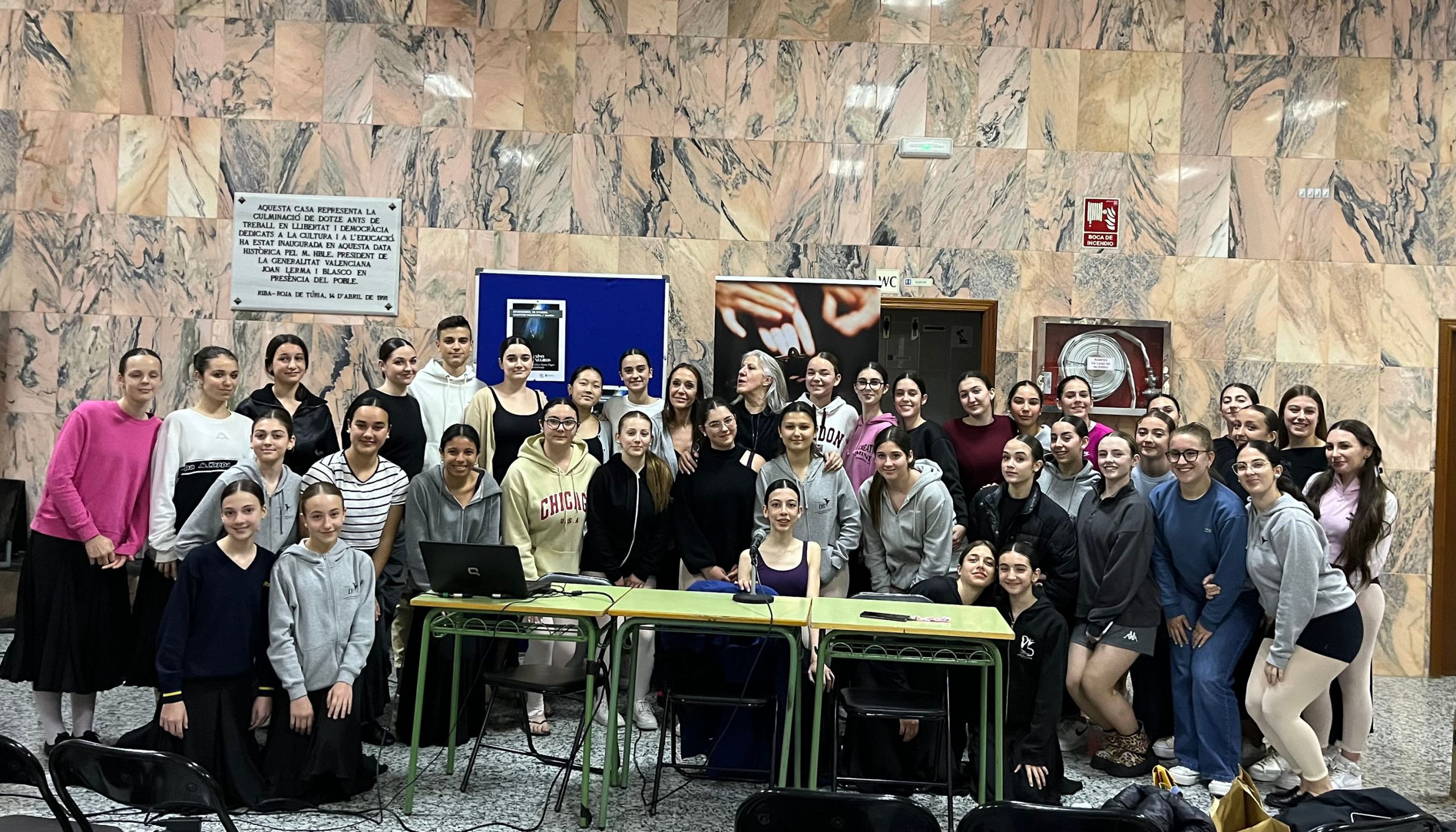 HABLANDO DE DANZA FLAMENCA CON LOS ALUMNOS DEL CONSERVATORIO PROFESIONAL MUNICIPAL DE DANZA DE RIBA-ROJA