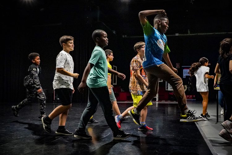 EL BAILE FLAMENCO CONTADO A LOS NIÑOS Y ADOLESCENTES || TALLERES INFANTILES