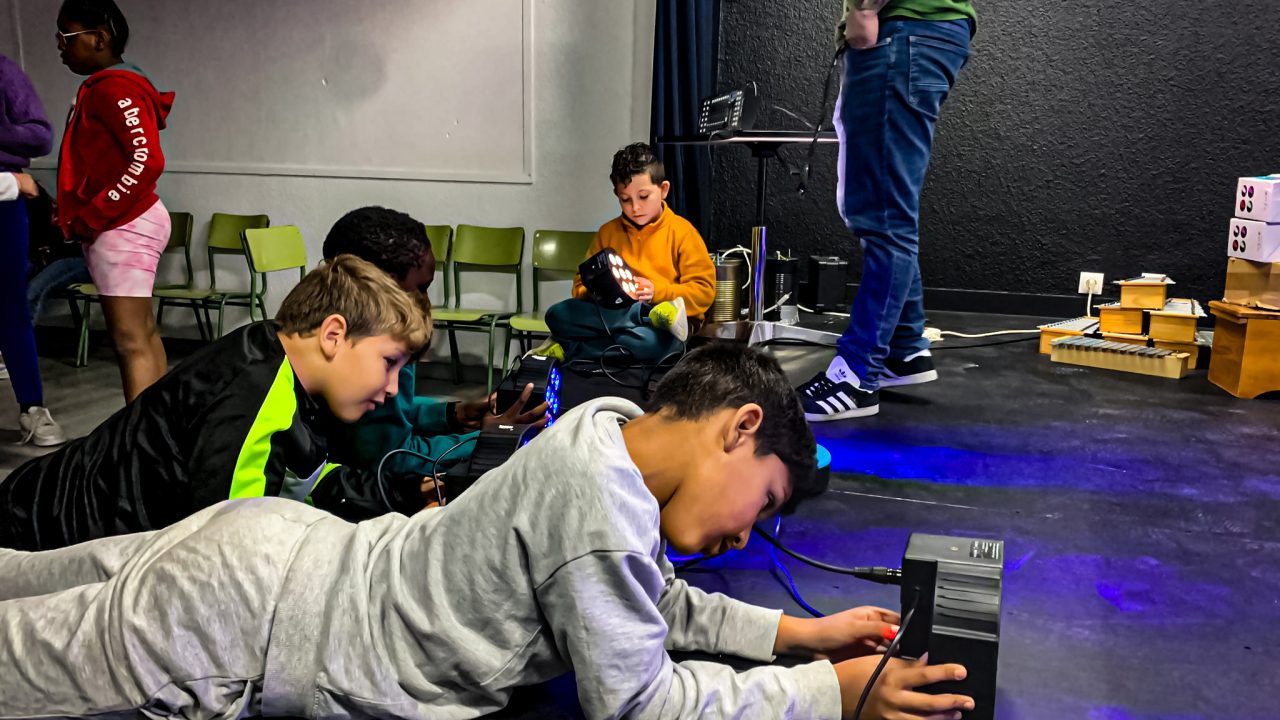 LAS ARTES ESCÉNICAS CONTADAS A LOS NIÑOS || PROGRAMA FORMATIVO DE ILUMINACIÓN